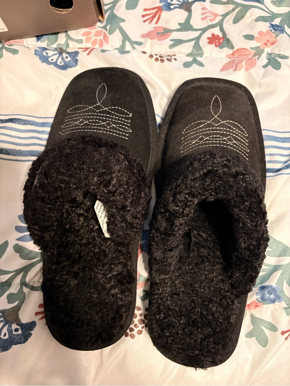 Ariat Women’s Slippers - Picture 3 of 5